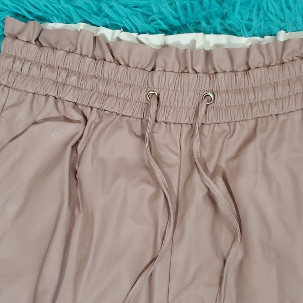 Zenana Faux Leather NWT shorts - Picture 2 of 4